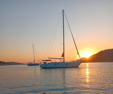 Heraklion: Sailing Cruise to Dia Island with Drinks and Meal