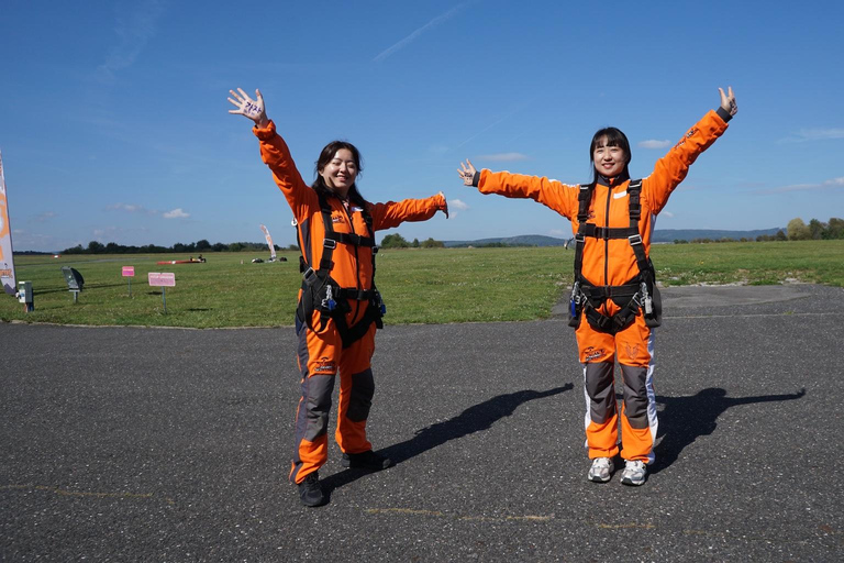 Prague: Tandem Skydiving 14,000 feet / free transfers