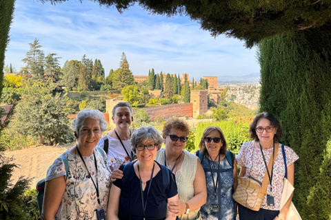 Granada: Private Alhambra Tour mit den Nasridenpalästen