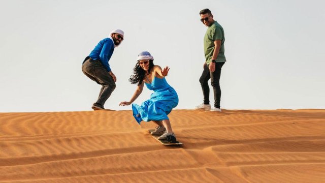 Dubai: Sandboarding, Kamelreiten und Red Dune Bashing Safari