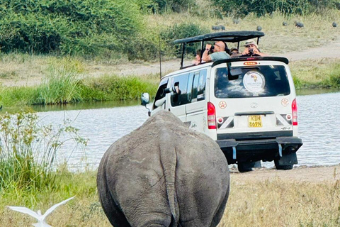 Nairobi National Park Safari Game Drive in a 4x4 Nairobi: National Park 5 Hours Safari in a Shared 4x4 Jeep