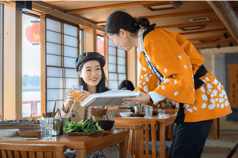 Tokyo: Crociera con cena con Shamisen e spettacolo di danza sulla Torre di Tokyo