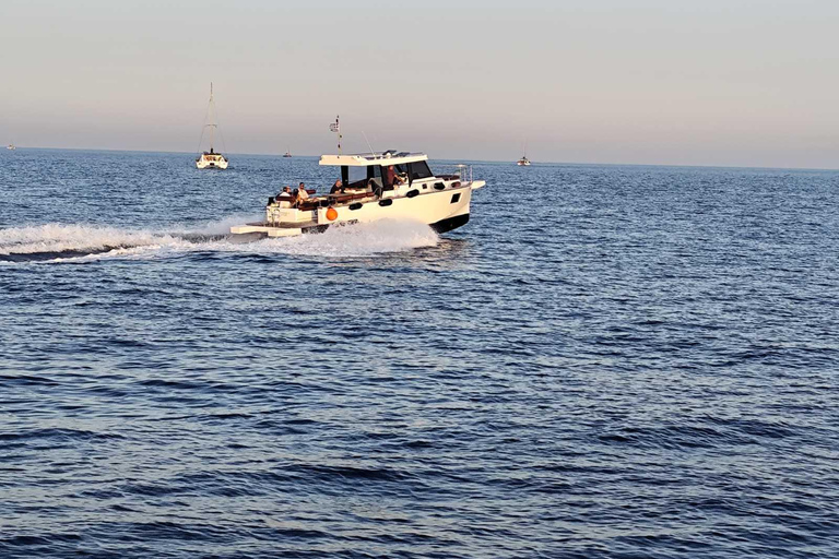 Santorini: Private Aimilianos Motor Yacht Cruise (2026)