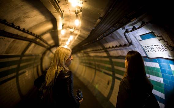 Hidden Tube Tour - Piccadilly Circus: Das Herz von London
