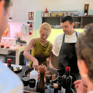 Barcelona: Paella- & Tapas-Kochkurs mit Sangria