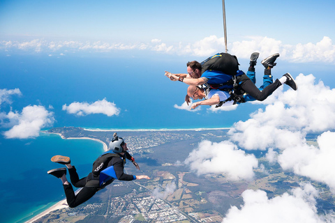 From Gold Coast: Tandem Skydive Byron Bay with Transfers Weekend Byron Bay Tandem Skydive + Gold Coast Transfer