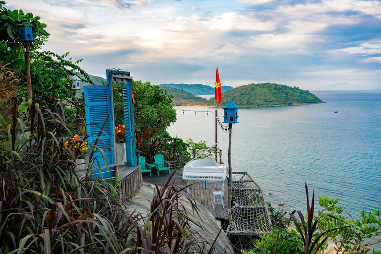 Hai Van Escape – Glamping & Scenic Pass Tour Join-in: Korean guide