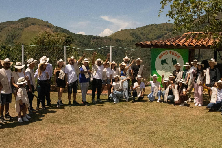 Medellin: Coffee and fruit tour