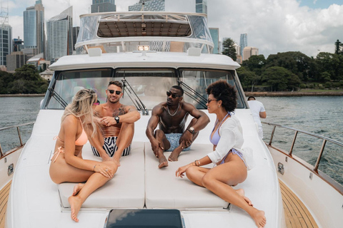 Sydney: crociera mattutina di 2 ore su uno yacht di lusso con bevande incluseSydney: crociera di lusso di 2 ore al mattino con bevande incluse