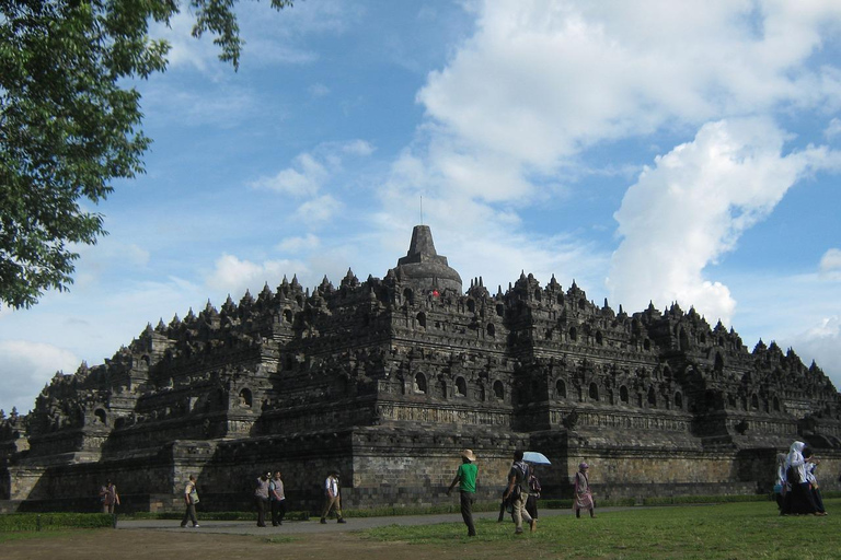 Yogyakarta:Sunrise at Setumbu, Tour of Mount Merapi &amp; Temple