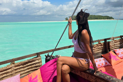 Zanzibar: Mnemba eiland privé dhow cruise met lunch