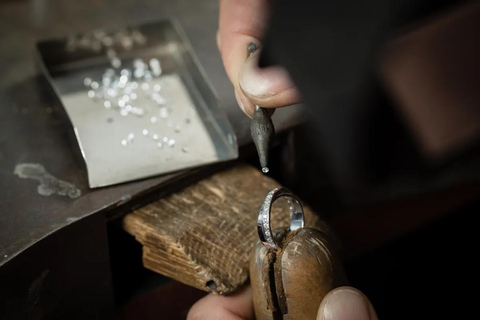 Kandy: Jewellery Crafting Workshop with Pickup and Guidance