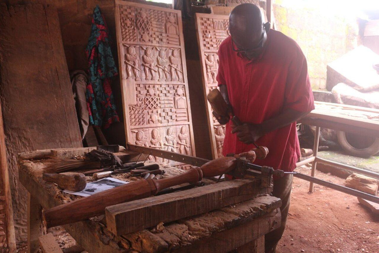 Zanzibar: laboratorio di intaglio tradizionale