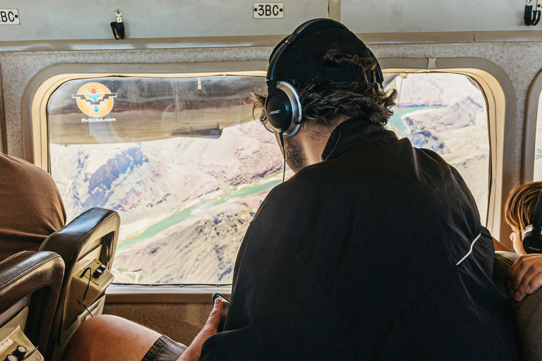 Grand Canyon Village: Wycieczka samolotem po południowej krawędzi Wielkiego KanionuLot samolotem nad Wielkim Kanionem i wycieczka Hummerem