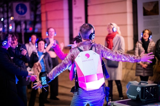 Berlin: Government Quarter Walking Tour with Silent Disco