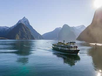 Te Anau: Coach & Cruise Day Trip