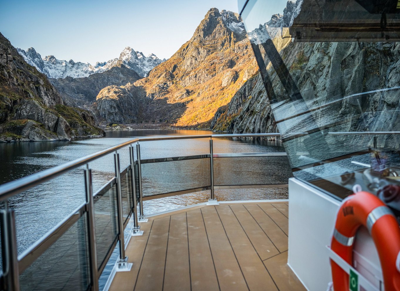 Fra Svolvær: Lofoten Silent Trollfjord Cruise