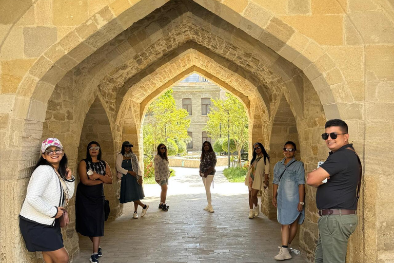 Baku: tour a piedi della città vecchia incluso Tè e baklava dell&#039;AzerbaigianBaku: tour a piedi della città vecchia con Tè e baklava dell&#039;Azerbaigian