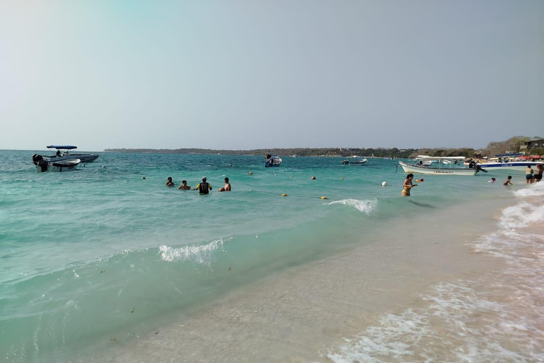 Cartagena: Wycieczka na plażę Playa Blanca na wyspie Barù z lunchem