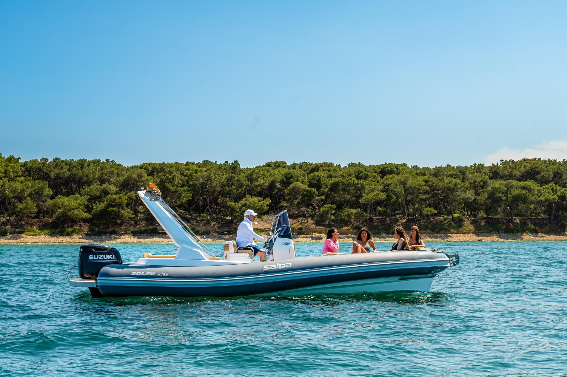Küste von Tarent: Exklusive Schlauchboot-Tour mit Schwimmen, Schnorcheln und Snacks