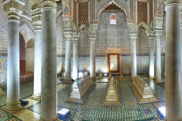 Marrakech Heritage: Saadian Tombs,Bahia Palace & Medina Tour