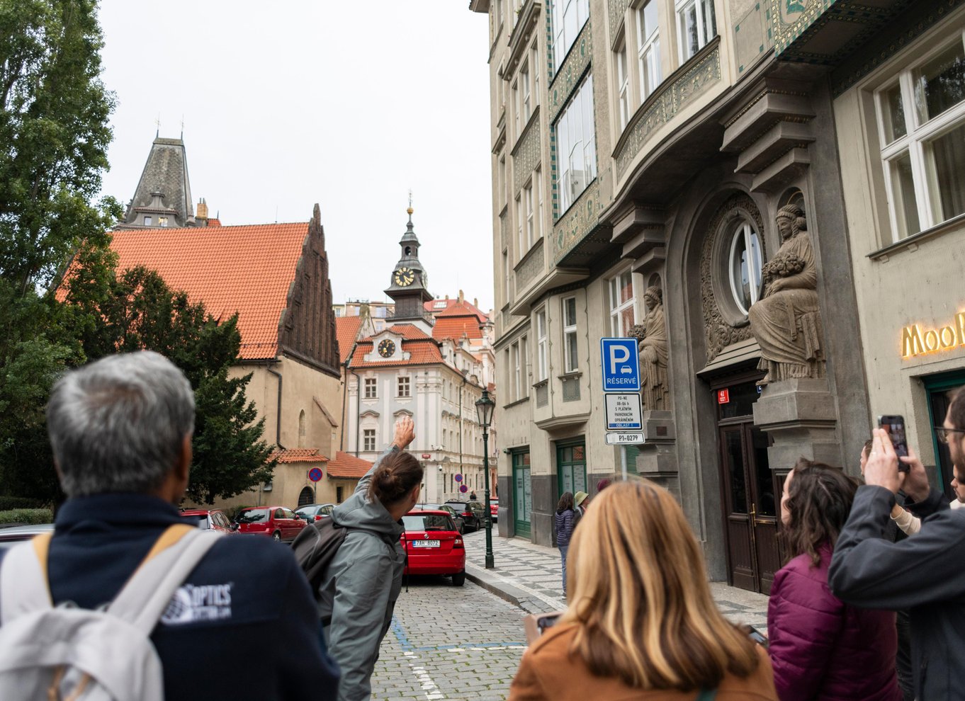 Prag: Byens højdepunkter med bus, båd og til fods