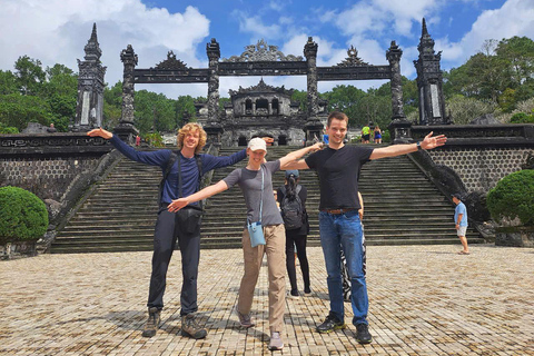 Excursión por la ciudad de Hue con traslado a Hoi An o Danang en coche privadoVisita a la ciudad de Hue con guía