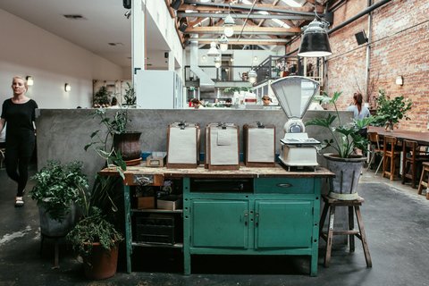 Tbilisi: Tour del cibo di strada alternativo della Riva Sinistra con bevande