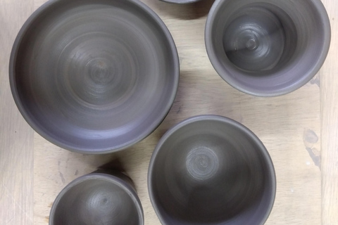 大阪：日本の伝統衣装を着て、電動ろくろで特別な陶芸体験 プレミアムコース