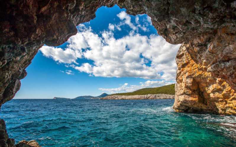 Котор: Голубая пещера, экскурсия на лодке Богоматери в скалах и Мамула