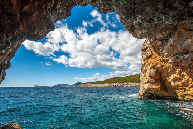 Kotor: Cueva Azul y Nuestra Señora de las Rocas Tour en barco en grupo