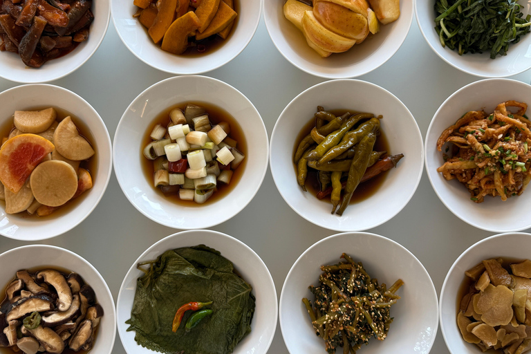 Busan: Korean Cooking Class with Kimchi and Gimbap