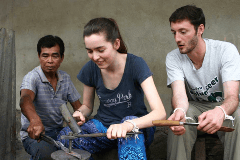 Taller de bricolaje con cuchillos laosianos