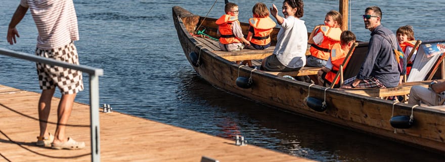 Toruń : croisière panoramique sur un bateau traditionnel en bois de la Vistule