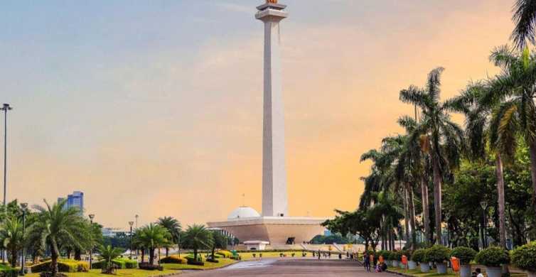 Jakarta: Private City Tour with Lunch and Hotel Pick-up