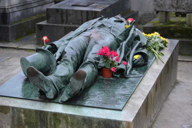 Calamity perfume gradually Paris: Pere Lachaise Cemetery Guided Tour | GetYourGuide