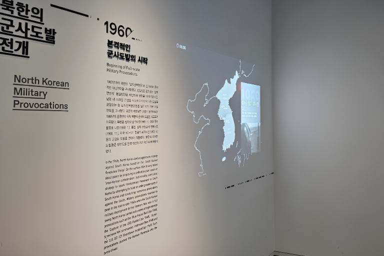 Seoul: National Museum & War Memorial Korea Small Group Tour English Guide