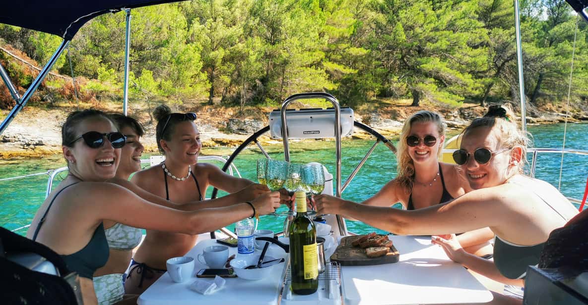 Afbeelding 11 van Zadar: luxe dagzeiltocht op jacht met lunch en drankjes