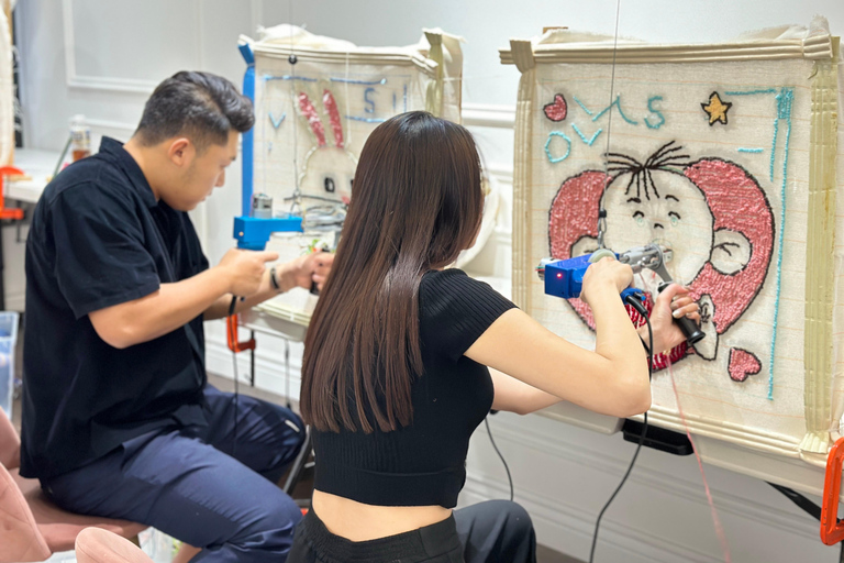 Toronto: Creative Tufting Workshop With Take-Home Rug Toronto:Creative Tufting Workshop With Take-Home Rug (M)