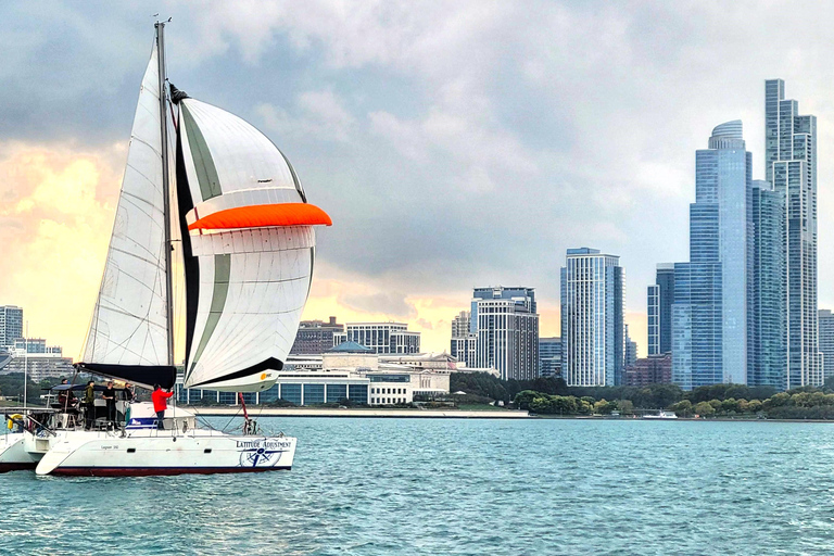 Chicago: Privates Katamaran-Segeln für bis zu 12 PersonenChicagos größter Katamaran Private Sail 3 Std.