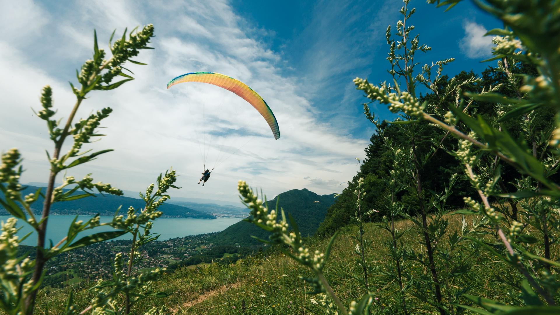 Annecy: Entdeckungsflug mit dem Gleitschirm über dem See
