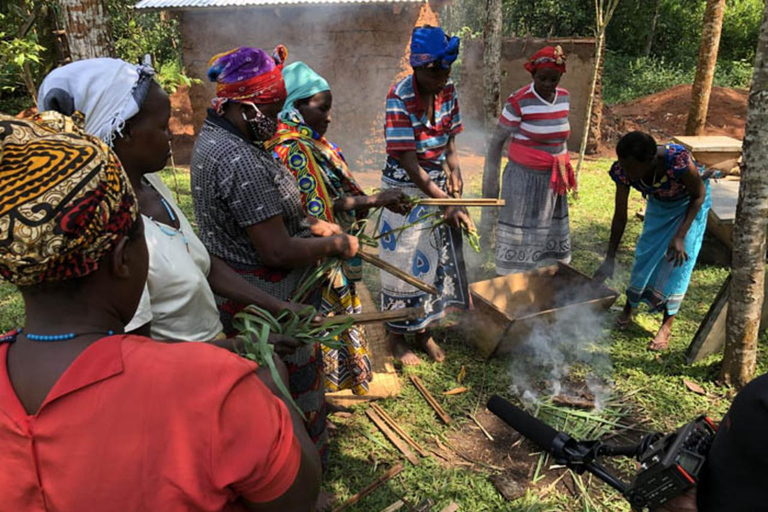 Kikambala: Beekeeping Tour with Honey Tasting & Pickup