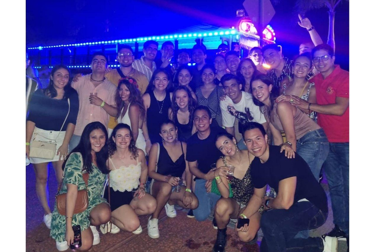 Panama City: Chiva Parrandera Tour with Open Bar and Crossover Music Panama City: Rumba at Chivas Parranderas