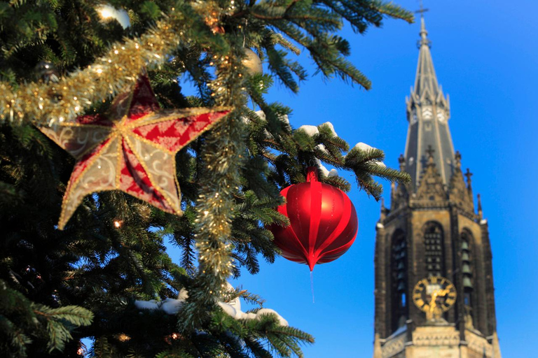 Caminhada de Natal encantadora em Delft com a Praça do Mercado Histórico