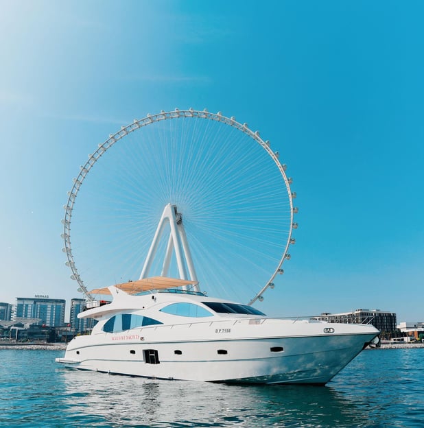 Dubai: Instagrammable Yacht Tour with Drinks &amp; Ain/JBR Views