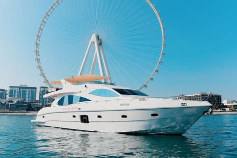 Dubai: Instagrammable Yacht Tour with Drinks & Ain/JBR Views