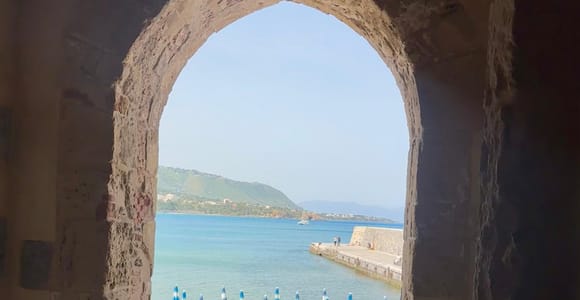 From Palermo: Medieval castle tour of Caccamo and Cefalù.
