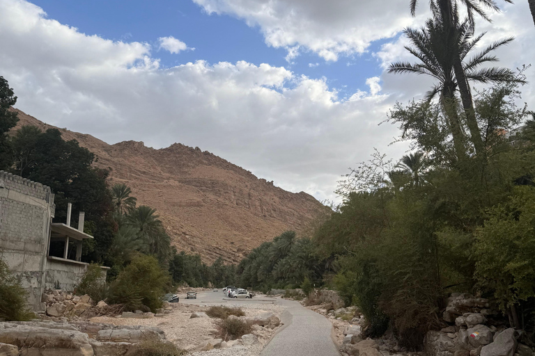 Mascate : coucher de soleil dans le désert et visite d&#039;une journée du Wadi Bnai Khalid + déjeuner