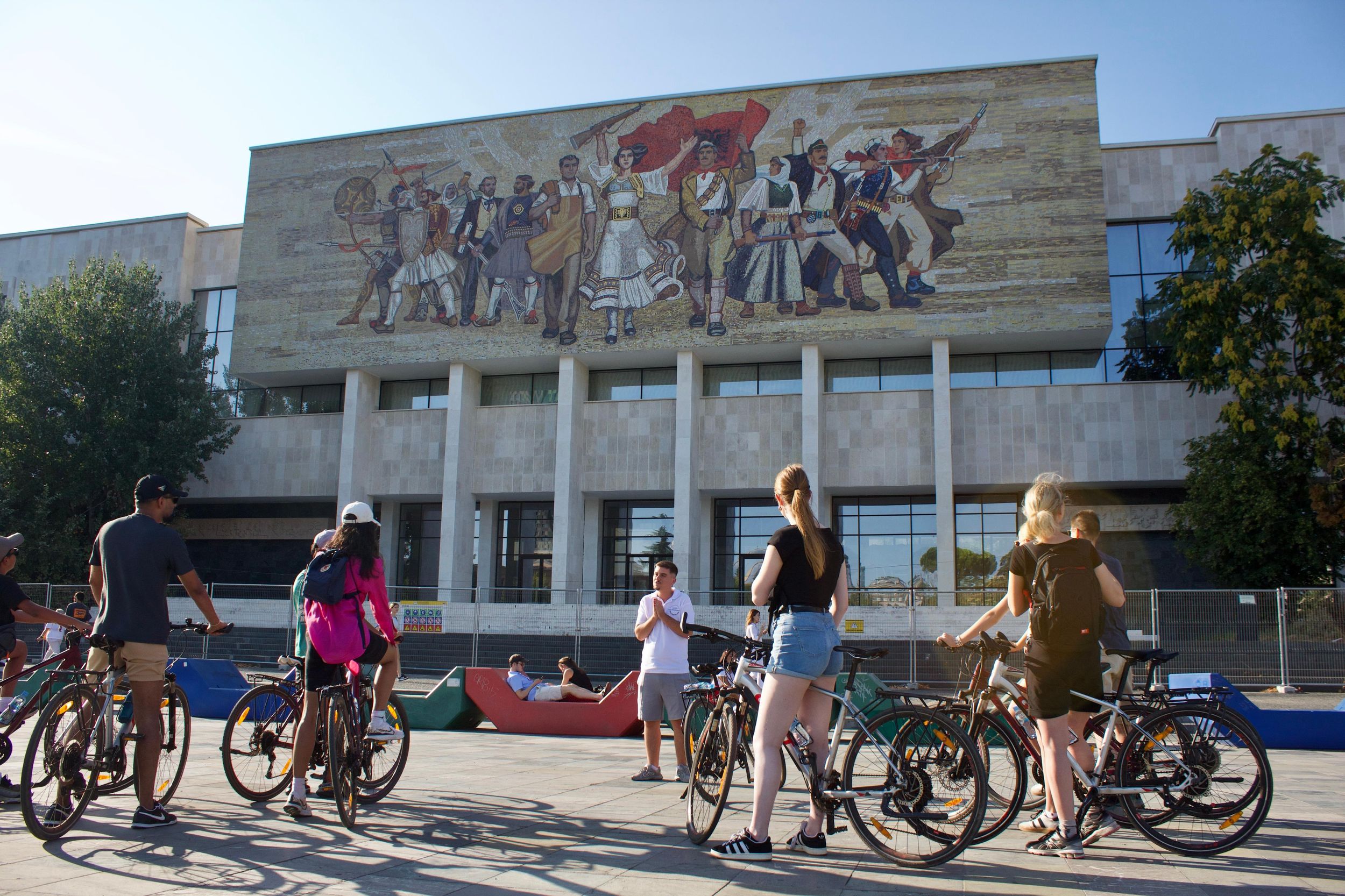 Tirana: Highlights-Tour per Fahrrad oder E-Bike & Grand Park