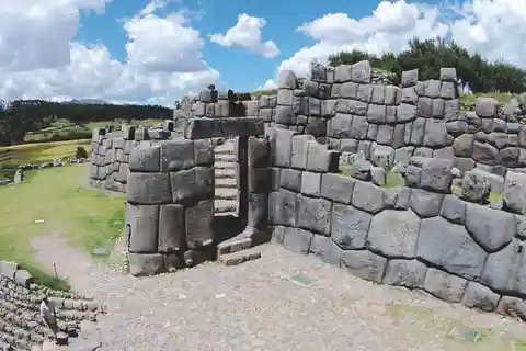Da Cusco: Tour di mezza giornata Sacsayhuamán, Tambomachay e Qenqo